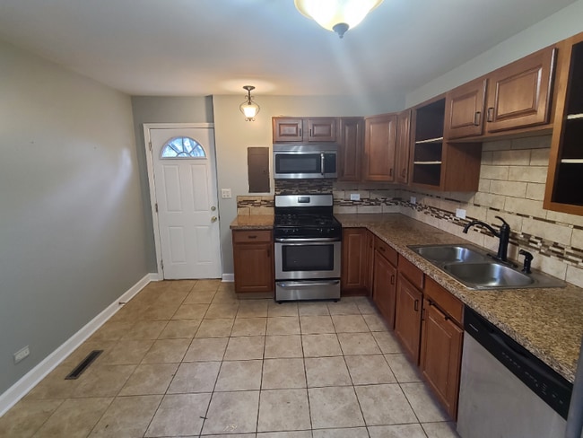 Photo - 202 E Streamwood Blvd