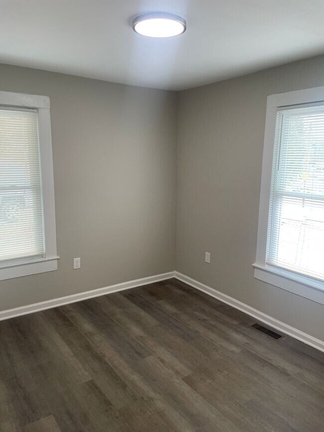 Photo - 1542 24th St NE