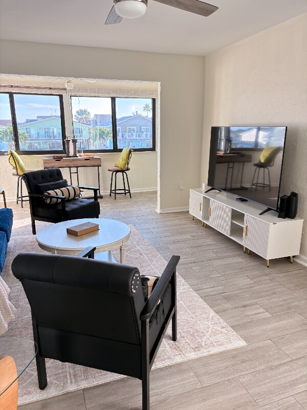 Photo - 1 Windrush Blvd