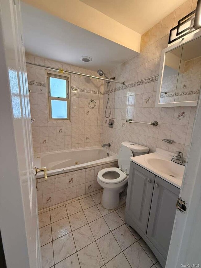 Photo - 120-54 194th St