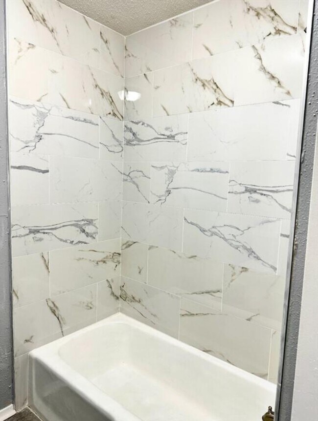 Photo - 4515 Oxford St