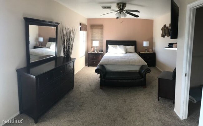 4 br, 2.5 bath House - 4721 W Sleepydale Ct