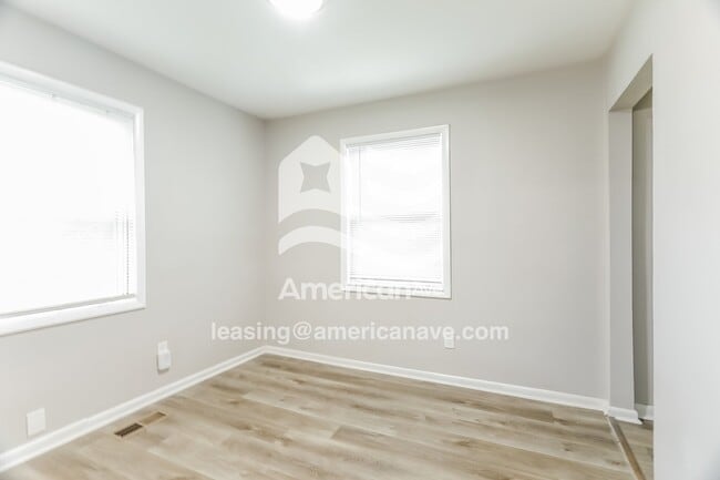 Photo - 716 84th Pl S