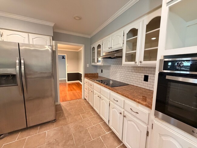 11 Henry Ct
