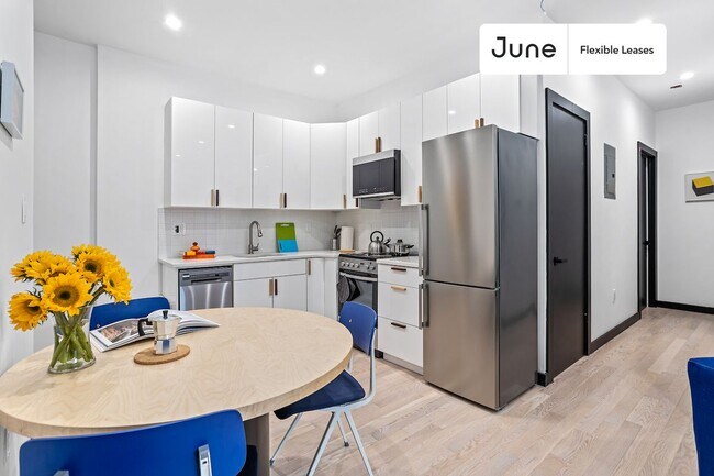 Photo - Adorable ROOM at The Maison on Edgecombe Unit 2