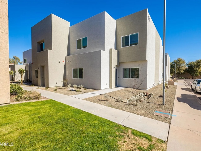 Photo - 2842 E Tracy Ln