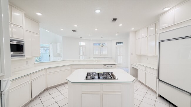 Building Photo - 4601 Country Club View