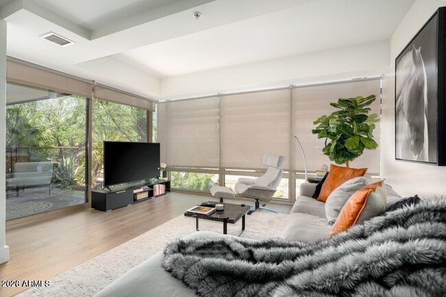 Building Photo - 7161 E Rancho Vista Dr Unit 1015