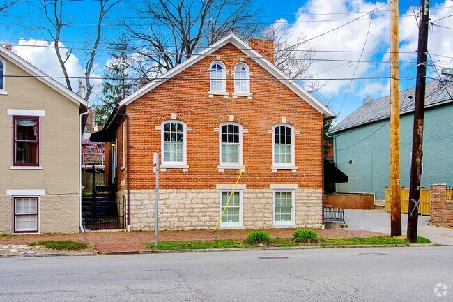Building Photo - 647 S 3rd St Unit C Rental