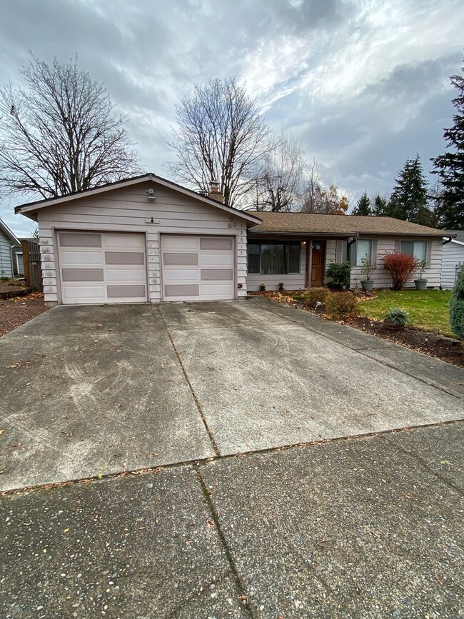 3bd/1ba House in Fairwood Crest Community - 3bd/1ba House in Fairwood Crest Community