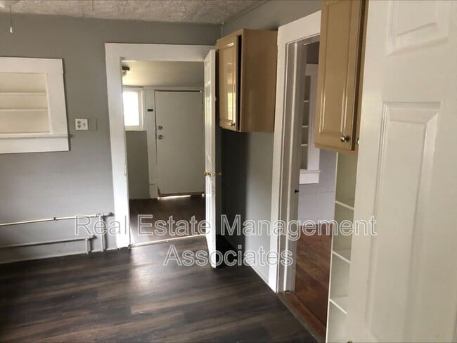 Photo - 104 Grady St