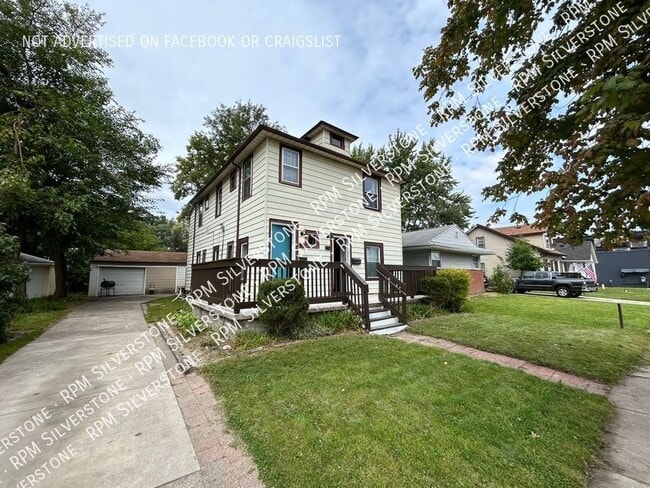 Photo - 52 W Bernhard-