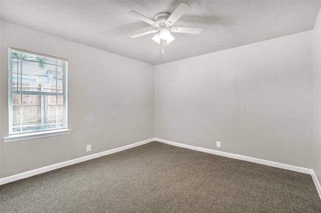 Photo - 6781 Half Main St