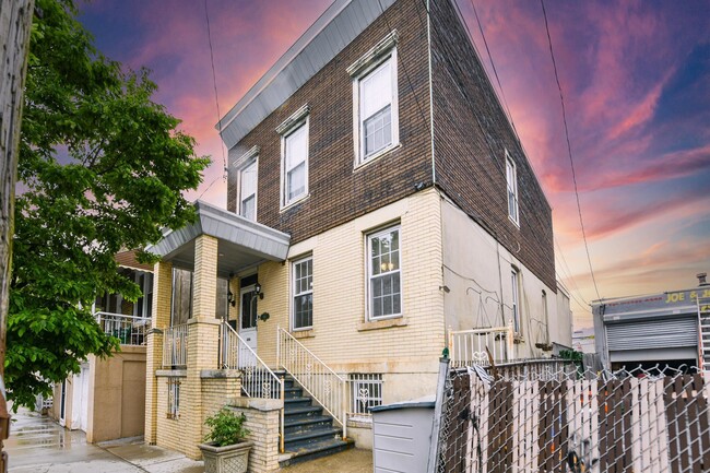 Building Photo - 606 59th St Unit 2