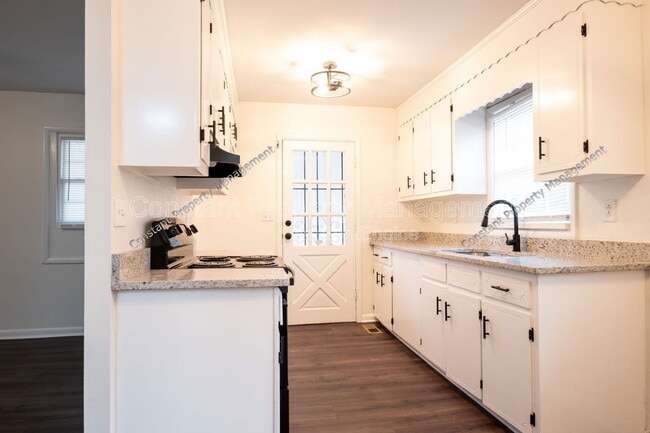 Photo - 2416 Hillside Dr