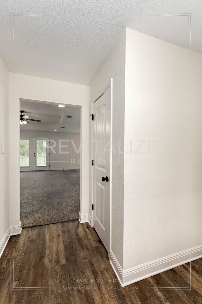 Photo - Elegant 4 Bed 3 Bath Cul-de-sac Home in Silverhill