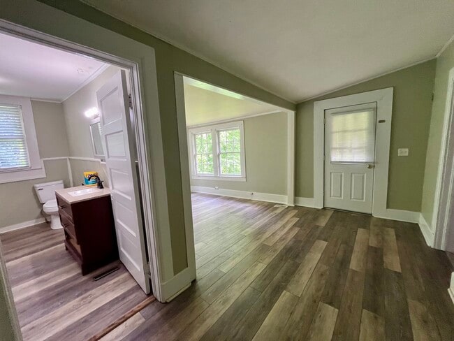 Photo - 821 7th Ave N