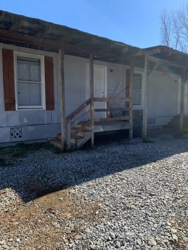 Building Photo - 3 Bedroom 1.5 Bathroom Rental