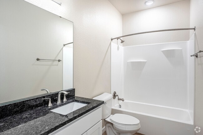 1 habitación, 1 baño, 701 pies cuadrados, baño - Mountain Lane Apartments