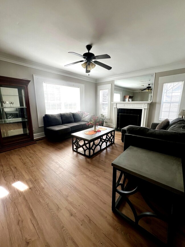 Family Room - 2077 Cascade Rd SW Unit Room B