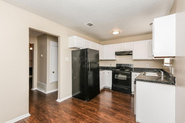 Photo - 5915 Shadydell Dr