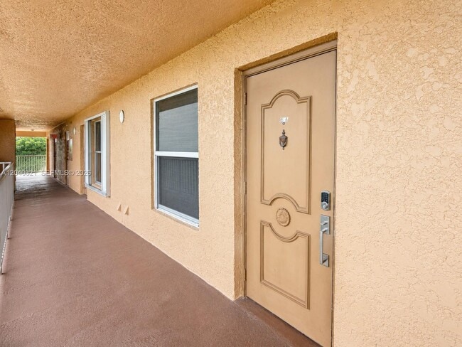 Photo - 4550 NW 18th Ave Unidad 606