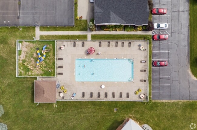 CenterPointe Apartments & Townhomes
