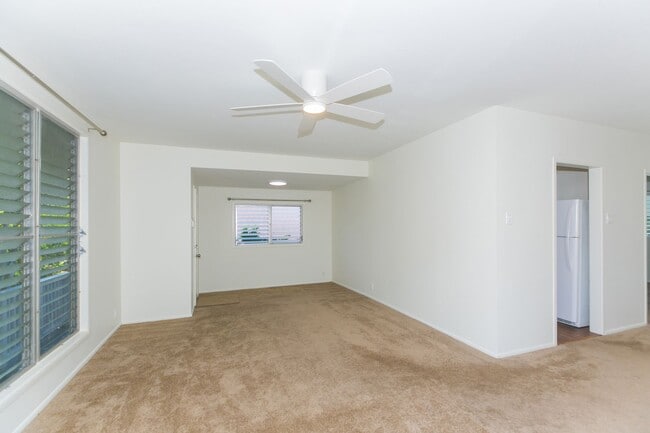 Photo - Kahala Avenue - renovated / upstairs 1 bedroom, 1 bath on Kahala Avenue less than 250 feet from b...