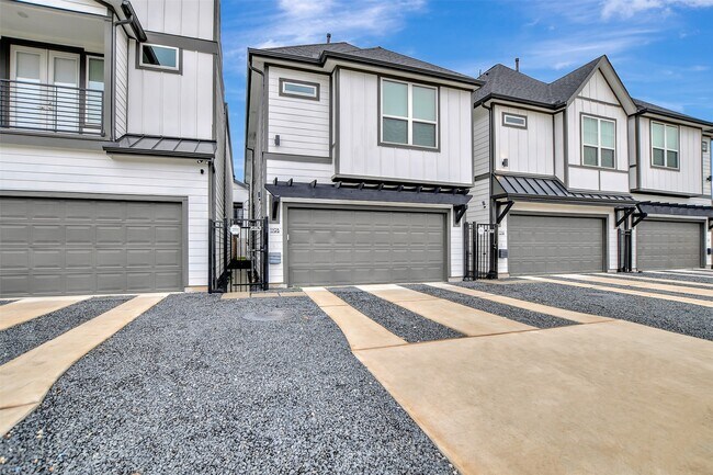 Photo - 119A E 43rd St Unidad B