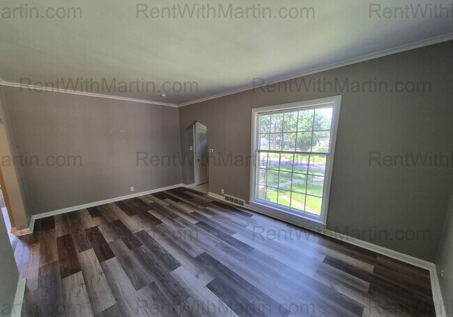 Photo - 925 Hammond Ave
