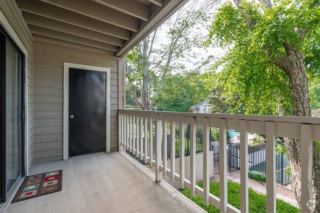 1BR, 1BA - 855SF