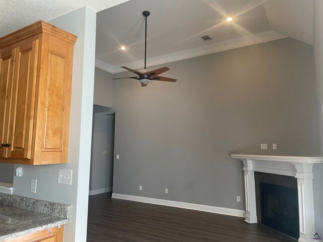 Photo - 712 Post Oak Way