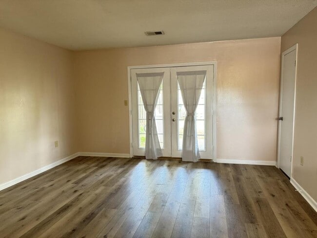 Photo - 124 Stonehedge Drive