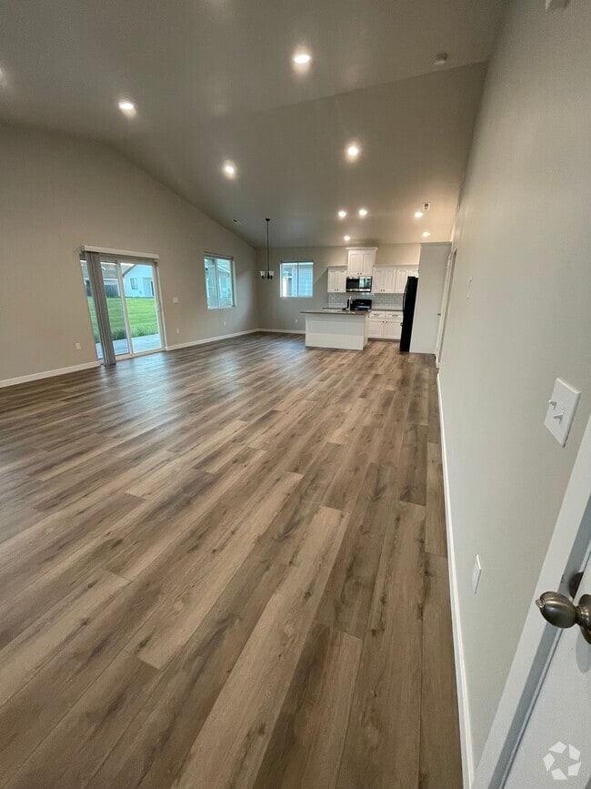 Building Photo - 6063 Murray Way NE Rental