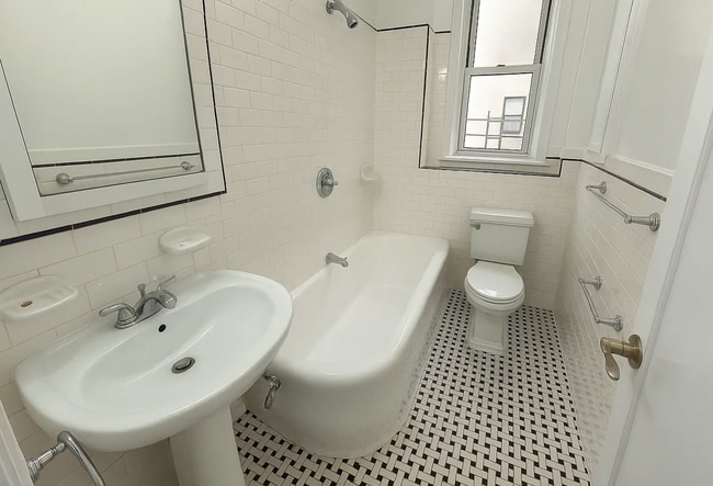 112 W 13th St