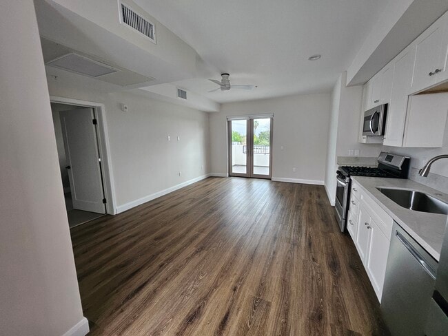 Photo - 2488 Mohawk St