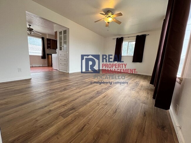 Photo - 4 bedroom 2 bath - 1 Car Detached Garage - Small dog negotiable