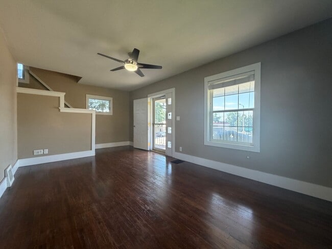 824 Center Point Rd NE