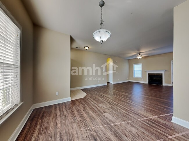 Photo - 220 Ash Dr