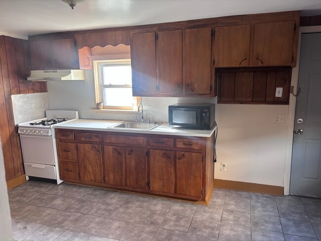 Building Photo - 140 North Ave