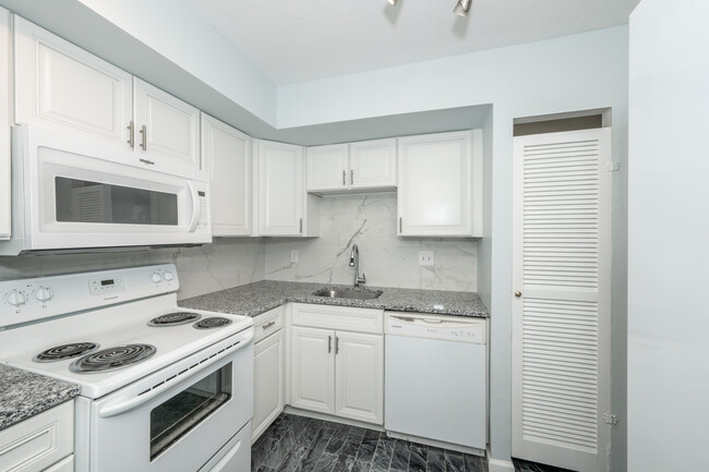 Kitchen - 7752 Montgomery Rd Condo Unit 73