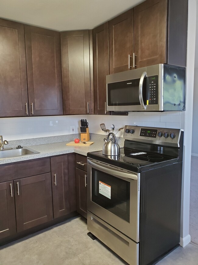 1BR/1BA SS Appl. Upgraded Kitchen