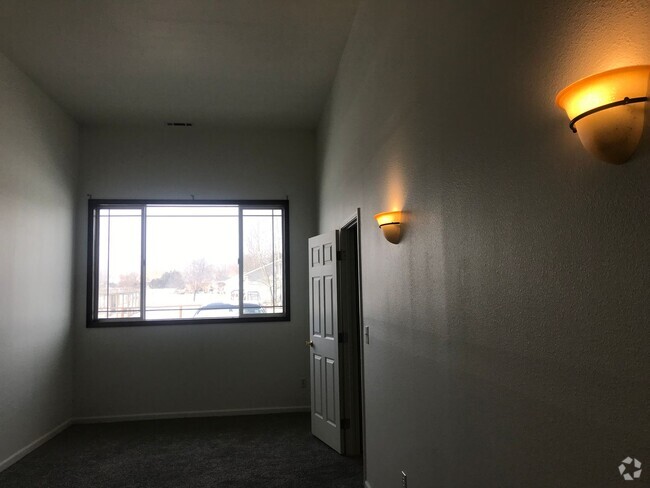 Building Photo - Spacious 1 bed 1 bath apartment in a conve...