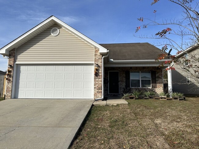 Building Photo - 417 Eisenhower Dr