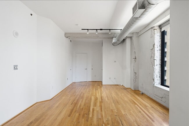 Building Photo - 917 Main St Unit 901