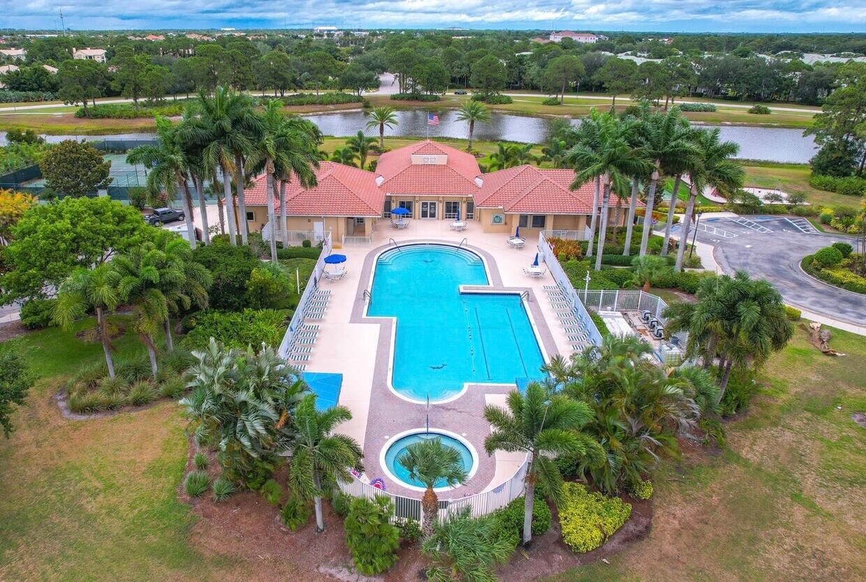 New club house & heated pool/hot tub - 798 SW Munjack Cir (Port St Lucie, FL)