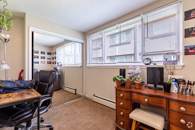 2BR, 1BA - 850SF - Bedroom 2 - Stadium Village Apartments