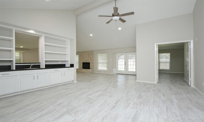 Photo - 833 Lakeview Dr