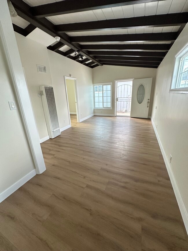 Photo - 171 E 68th Way Unidad Rear Long Beach
