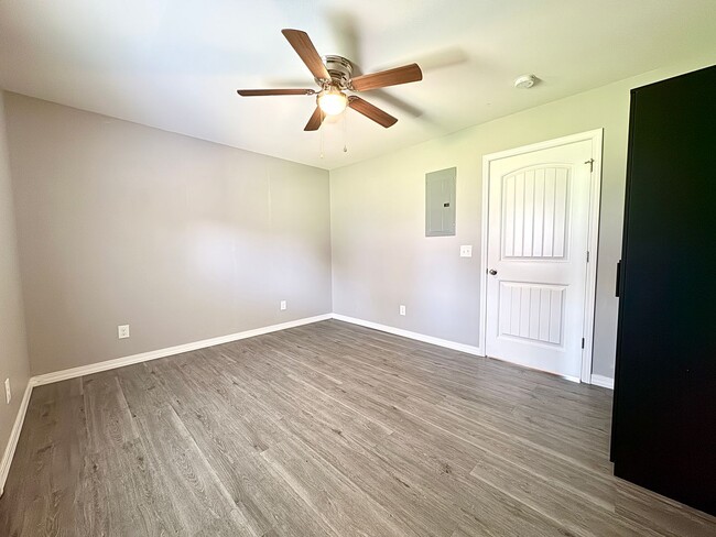 Photo - 1 Bedroom/1 Bathroom Triplex Unit in South...